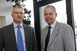 Thomas Holst (th) ønsker Jeppe Rasmussen held og lykke med jobbet som administrerende direktør for TAC A/S.