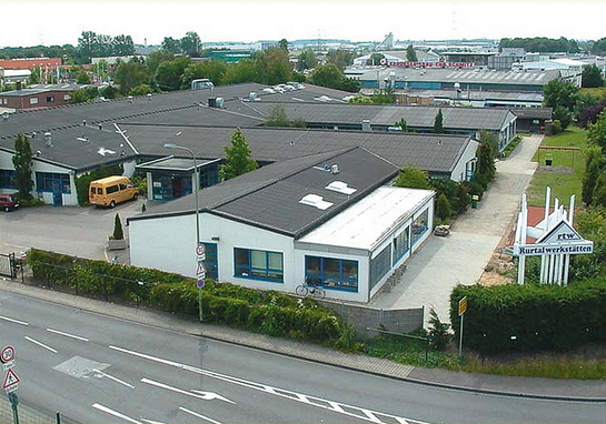 Until now, only two entrance gates were monitored using standard analogue cameras. Four more high-quality analogue cameras have now been combined with an ADPRO by Xtralis Passive-Infrared Detector (PIR).