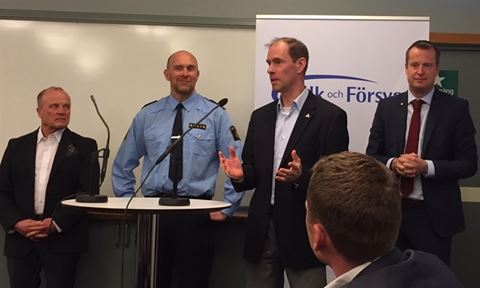 Med Jan Landström (Nacka Kommun) , Stefan Hector, (Noa)  Torbjörn Ferndahl  (Säkerhetsbranschen och  inrikesminister Anders Ygeman hade Folk och försvar fått ihop en mycket representativ panel för temat som avhandlades.