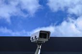 Detektor International utsåg Eagle Eye Smart Video Search till årets bästa produkt 2022. Johannes Ahlgren mottog utmärkelsen under Detektor International Award-prisceremonin på Sectech.
