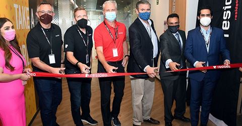 The ribbon cutting event was attended by Richard Shaw, Vice President of Customer Experience, Fernando Ramirez, SLP Site Leader, Phil Theodore, President of Products & Solutions, and Nestor Garza, Secretary of Labor and Social Welfare, and Mario Güemes, Vice President of the National Chamber of the Transformation Industry.