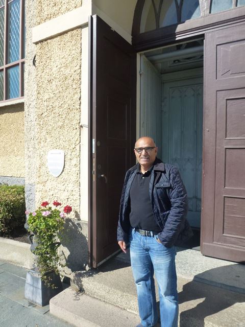 Nasser Rakabdar, fastighetsingenjör, ser kostnadsbesparingar och bättre kontroll över kyrkans larmsystem via den nya IP-plattformen. Nasser Rakabdar, fastighetsingenjör, ser kostnadsbesparingar och bättre kontroll över kyrkans larmsystem via den nya IP-plattformen.