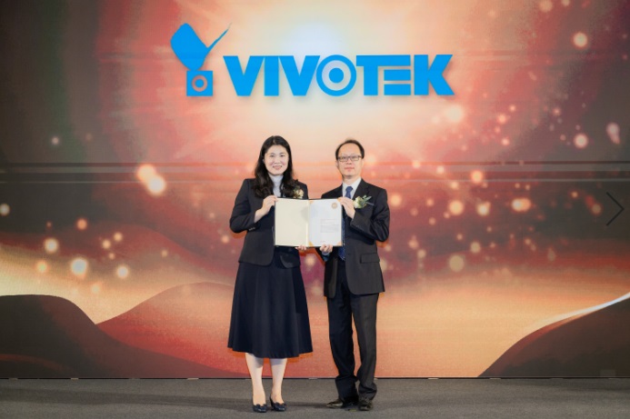 (Right) Alex Liao, the President of Vivotek
