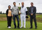 Ar Medias försäljningschef respektive VD, Deniz Baykal och Lennart ALexandrie sågs flankera vinnarna av SKyddGolfen Detektor Open som i år heter Daniel Nilsson repektive Ola Lindberg. oche