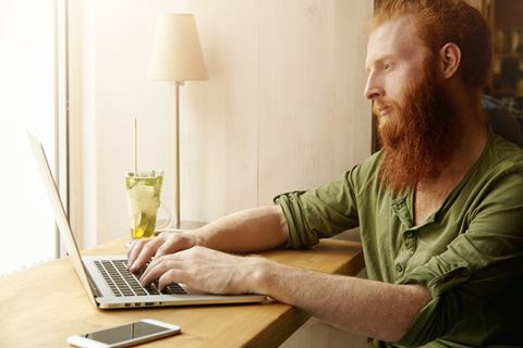 70 procent af adspurgte millennials indrømmer, at de ikke altid verificerer ægtheden af deres digitale forbindelser.