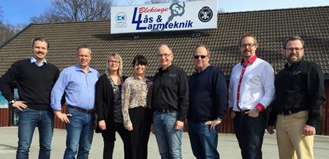 Fr. v: Mattias Larsson, ekonomichef BLoL, Anders Geeber, VD Nokas Teknik, Birgitta Almqvist, Lena Goldmann, Åke Almqvist, Håkan Olsson och Niclas Kjellén, ekonomichef Nokas, Magnus Larsson.