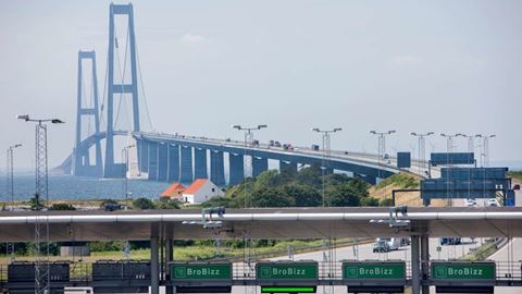 When it was completed in 1998 it was the longest bridge in the World at 18Km.