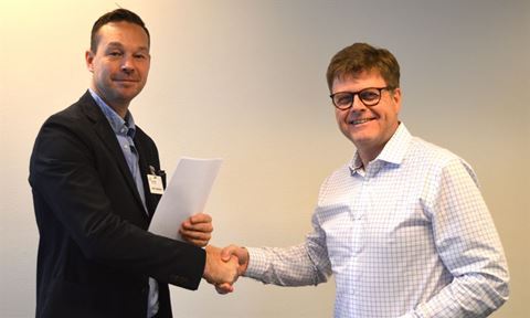 CEO i Sensa A/S Thomas Skovby (tv) og regionsdirektør i Bravidas Region Øst, Søren Frahm.