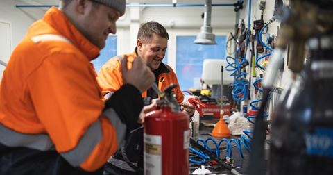 Westsafety säljer och underhåller handbrandsläckare, installerar och underhåller brandposter samt erbjuder brandbekämpnings- och säkerhetsutbildningar.