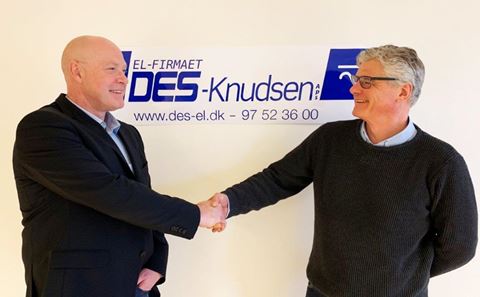 Regionsdirektør Tim Pindstofte, Elcon, og Des-Knudsens hidtidige ejer Peter Hauberg (t.h.).