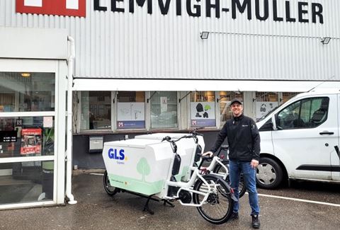 I ulvetimerne går det hurtigere at komme rundt på cykel, siger Michael Flinck Stølås, der er butikschef i Lemvigh-Müllers håndværkerbutik i Sydhavnen.