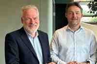 Vitanis ejer Lars Kornbek (tv) sammen med Michiel Rijssemus, Channel Sales Manager, Nedap Identification Systems. 