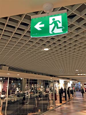 Nödutrymningslösningar från Hedengren Security är installerade i de allra flest typer av fastigheter, som exempelvis i köpcentrum.