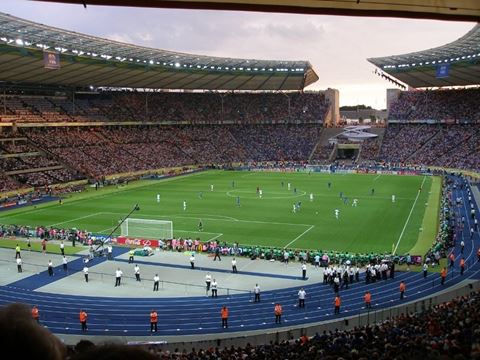  Mange stadions verden over renoveres nu med henblik på at tilbyde næste generations tilskueroplevelser, smartere parkering, bedre sikkerhed og højere driftseffektivitet. 