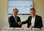 Mr. Cheol Kyo Kim, president og administrerende direktør i Hanwha Techwin og Jonathan Chevallier, administrerende direktør i Oxehealth