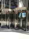 Fyra Tourniket karuselldörrar har installerats på Fondation Louis Vuitton.