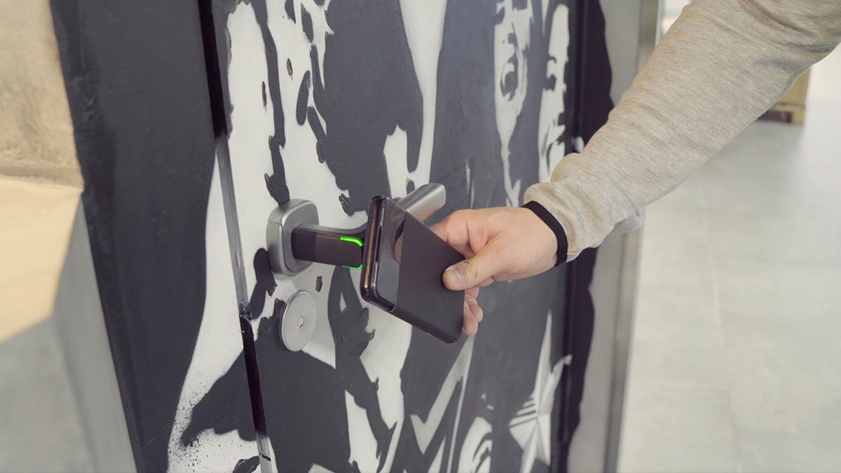 In the arena, the doors are opened with access rights stored on mobile devices and wristbands. Credit Tomorrow AB , Studio Libeskind, Aihio Arkkitehdit In the arena, the doors are opened with access rights stored on mobile devices and wristbands.