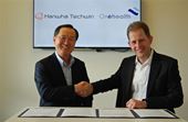 Nöjda med partnerskapet. Cheol Kyo Kim, vd för Hanwha Techwin och .Jonathan Chevallier, vd på Oxehealth
