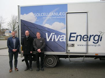 Fra venstre ses Johnny Hey fra Bravida samt Lars Bjerg og Poul Hauge fra Viva Energi.