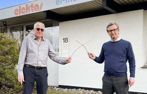 Richard Østergaard (tv) og Lars Mejlby udenfor Elektas i Lynge.