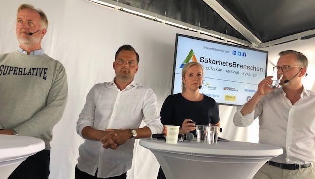 De rättspolitiska talespersonerna Johan Pehrson (L), Adam Marttinen (SD), Linda Snecker (V) och inrikesminister Mikael Damberg (S). Även Johan Forsell (M) (utanför bilden) deltog i debatten.