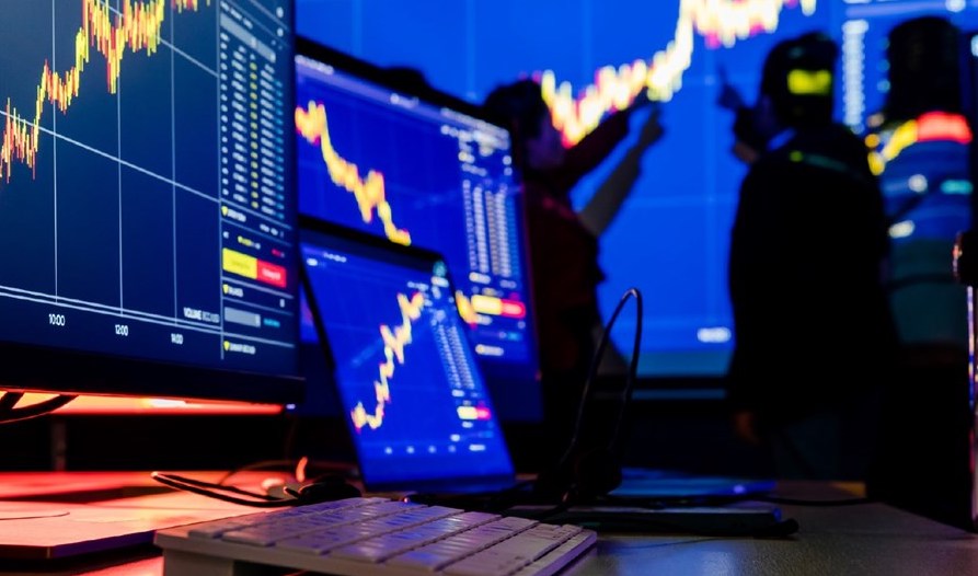 Utvinningen av kryptovaluta drar stora mängder el, vilket kan öka driftskostnaderna för drabbade företag med upp till 600 procent för varje infekterat system.