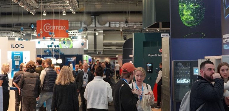 De besøgende hyggede sig på dette års Skydd-messe, og mange af dem blev i mange timer for at undersøge udstillernes tilbud.