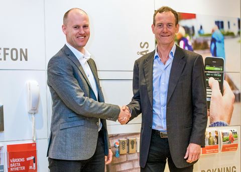 Jerker Krabbe och Per Ernedal, vd för Aptus respektive Ecoguard, bekräftar samarbetet med ett handslag. Jerker Krabbe och Per Ernedal, vd för Aptus respektive Ecoguard, bekräftar samarbetet med ett handslag.