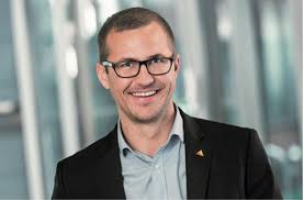 Jimmy Ek fra Axis er mere skeptisk end de andre og mener, at der undertiden er en overtro på videoanalyse.
