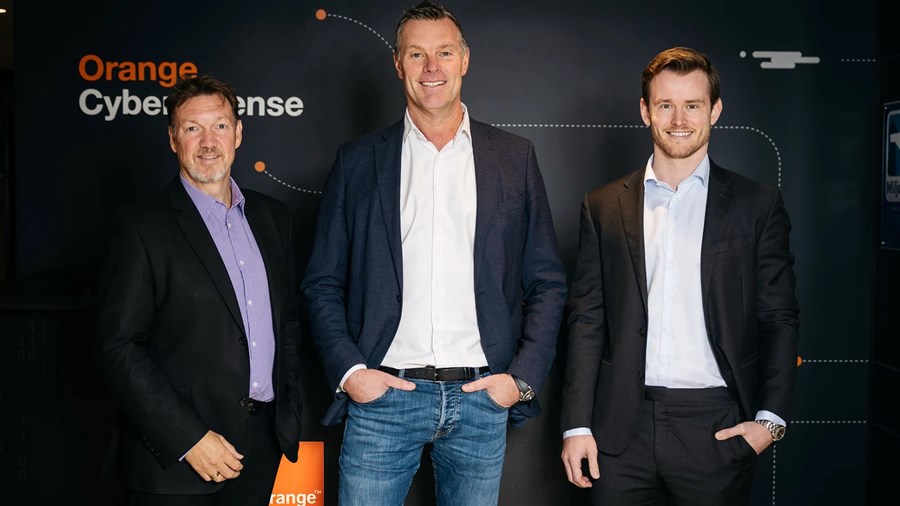 Fra venstre: Nils-Ove Gamlem, Microsoft Norge med Thomas Kronen og Håkon Nikolai Stange Sørum, Orange Cyberdefense