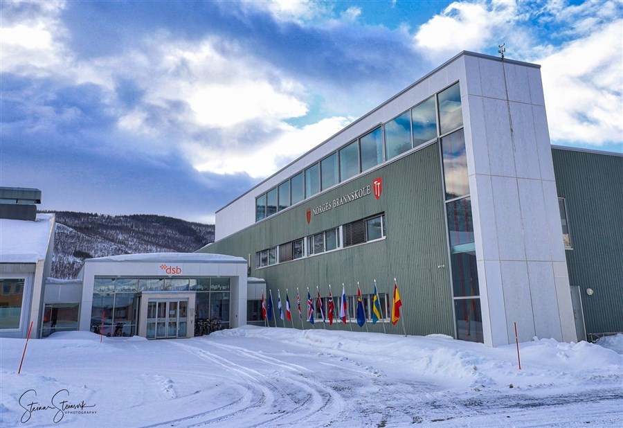 Norges brannskole ligger i Tjeldsund i Troms og Finnmark. 