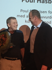 Årets säkerhetschef i Danmark, Poul Hasbeck (tv), från Lousiana, tillsammans med prisutdelaren Kasper Skov-Mikkelsen fån. Sikkerhedsbranchen.