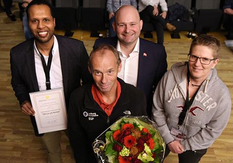 Glade prisvindere fra Aalborg modtog prisen af justitsministeren. Foto: Michael Bo Rasmussen.
