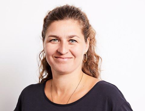 Berit Aadal, seniorkonsulent i Dansk Standard, understreger, at guiden kan være med til at understøtte danske virksomheders konkurrencekraft, fordi de ved at fokusere på cybersikkerheden står stærkere på markedet.  