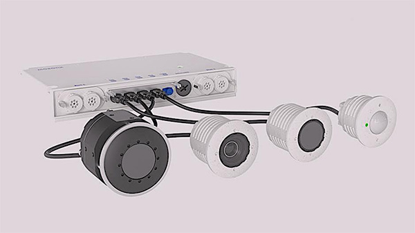 Fire fleksible moduler muliggør kombinationen af flere sensorer i et enkelt kamera. Fire fleksible moduler muliggør kombinationen af flere sensorer i et enkelt kamera.