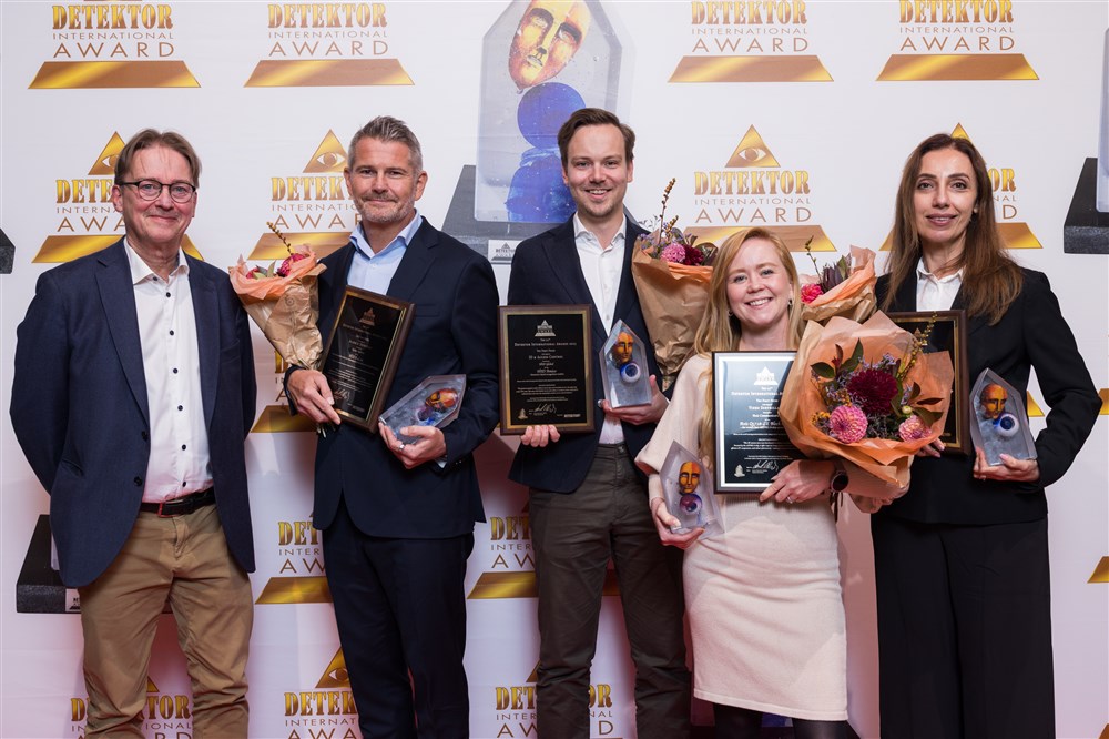 Detektors chefredaktör Lennart Alexandrie med Detektor International Awards förstaprisvinnare: Niclas Gustafsson, Apstec Systems, Philip Svensson, HID, Frida Hjortronsteen, Axis Communications och Maryam Moassesi, Suprema.