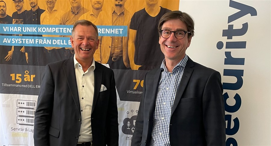 Jan Søgaard (til venstre) i Netsecurity sammen med Peter Gyulai, VD i Parera. Netsecurity kjøper Parera og etablerer seg i Sverige. 