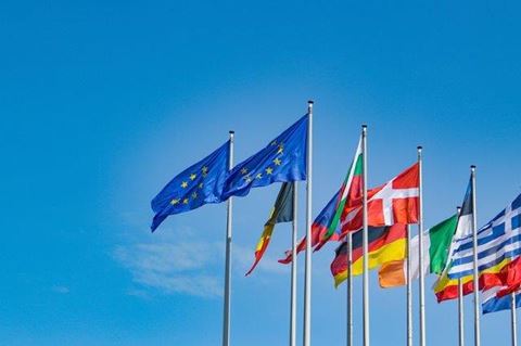 Direktivet er blevet endelig godkendt af EU-Kommissionen, og medlemsstaterne har nu 21 måneder til at indarbejde bestemmelserne i de nationale lovgivninger.