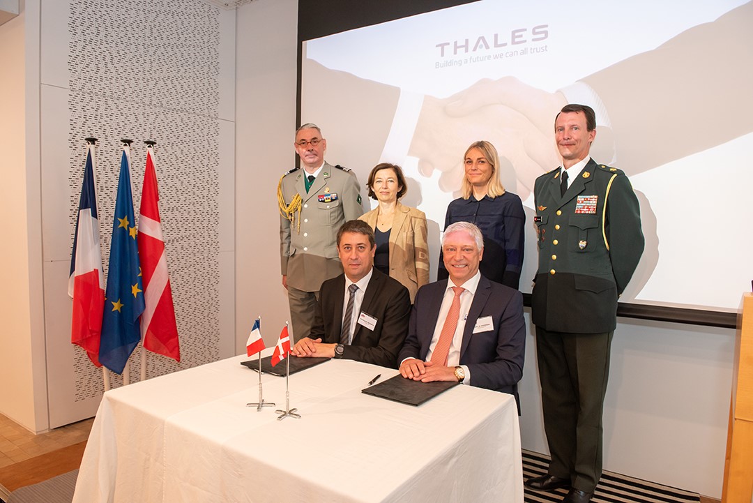 Til underskriftsceremonien var også den franske forsvarsminister, Florence Parly, hendes danske kollega Trine Bramsen og prins Joachim - i sin egenskab af forsvarsattaché. Foto: Weibel.