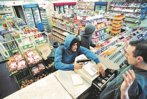 Anmälda butiksrån minskade sammantaget med 6 procent till 772 brott.