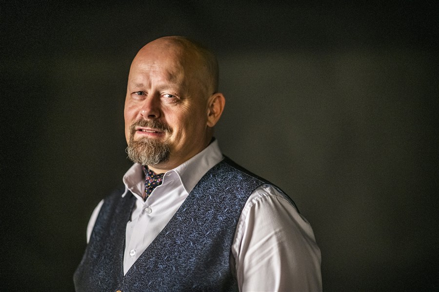 – Kriminelle vet at mange lar seg lure av e-poster som utgir seg for å komme fra Posten eller andre pakkeleverandører, og vi forventer å se en økning i svindelforsøk rettet mot de som handler på nett før jul i år, sier sikkerhetsekspert Kai Roer i KnowBe4-selskapet CLTRe. Foto: Katrine Lunke