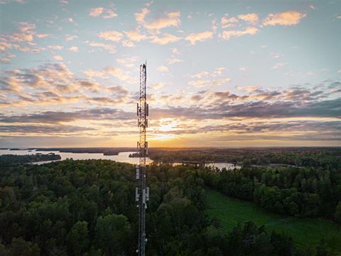 SWEN kommer successivt att ersätta Rakel, som under mer än två decennier varit den primära kommunikationsplattformen för blåljusmyndigheter och andra samhällsviktiga aktörer. SWEN kommer successivt att ersätta Rakel, som under mer än två decennier varit den primära kommunikationsplattformen för blåljusmyndigheter och andra samhällsviktiga aktörer.