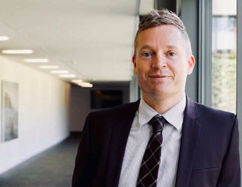 Vi har en ambition om, at cyberforsikringen skal være lige så normal at have som en bil- eller indboforsikring, siger Carsten Elmose, privatdirektør i Topdanmark.
