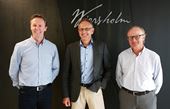 Foto f.v. Jan Helge Golmen (CFO Hjellnes Consult AS), Øyvind Holtedahl (Konserndirektør Marked, Strategi & Innovasjon Multiconsult ASA) og Terje Valebjørg (Styreleder i Hjellnes Holding AS)