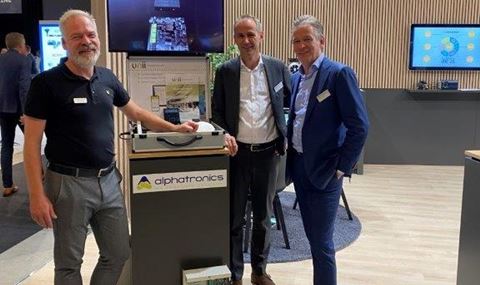 Fra venstre ses Lars Kornbek (partner Vitani), Jos Herrebrugh (Managing Director, Alphatronics) og Peter van Melsem Kocsis (Export Sales, Alphatronics).