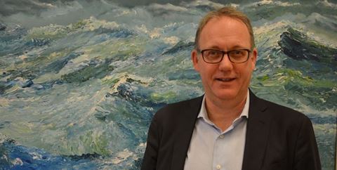 Med den här företagskonstruktionen får vi enklare att paketera moderna lösningar, som innefattar bemannad bevakning och teknik, säger Rapids vd Mats B. Adman, i en kommentar till att Rapid Larmcentral och Rapid Bevakning fusioneras och blir Rapid Säkerhet. Med den här företagskonstruktionen får vi enklare att paketera moderna lösningar, som innefattar bemannad bevakning och teknik, säger Rapids vd Mats B. Adman, i en kommentar till att Rapid Larmcentral och Rapid Bevakning fusioneras och blir Rapid Säkerhet.