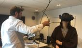 Leo Willem Menzemer bruger virtual reality til at teste forsøgspersonernes evne til at huske en angiven flugtvej i en bygning.