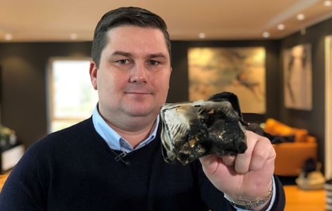 Denne røykvarsleren manglet batteri da det begynte å brenne. - Brenner det, kan livet ditt avhenge av tidlig varsling, sier brannekspert Øystein Øren, Frende Forsikring. Foto: Frende