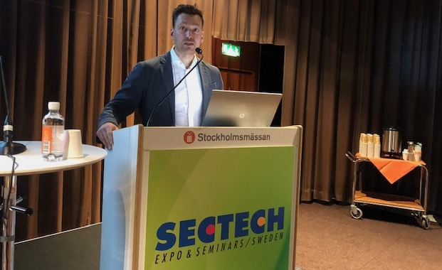 Markedsanalytikeren James McHale, Memoori, innleder den andre dagen på Sectech, Stockholm, med en oppsummering av en ny rapport om markedet for AI og maskinlæring i smarte, kommersielle bygninger.