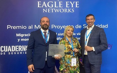 The winning project in the City of Elche, Spain, entailed moving 100 cameras to the cloud, improving security, and making better use of the city’s limited staff resources.  Accepting the award are (from the left) Luis Sancha and Raquel Perez from Aryse, and Carlos Angeles of Eagle Eye Networks. 